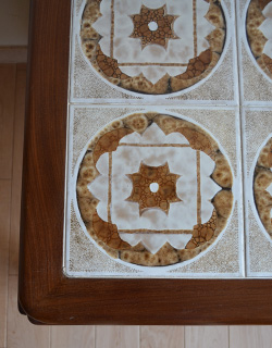 k-934-f アンティークタイルトップコーヒーテーブルの角