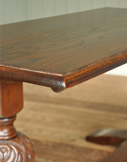 k-958-f アンティークコーヒーテーブルの角