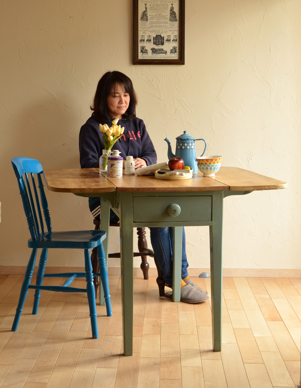 k-959-f アンティークバタフライテーブルのモデル入り