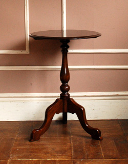 k-966k-f アンティークティーテーブルの横