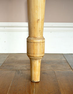 便利な引き出し付き！ペイント脚が可愛い２トーンアンティークデスク