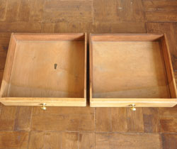 便利な引き出し付き！ペイント脚が可愛い２トーンアンティークデスク