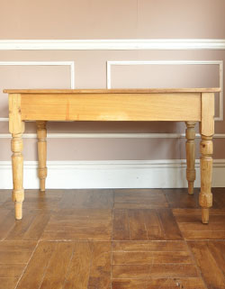 便利な引き出し付き！ペイント脚が可愛い２トーンアンティークデスク