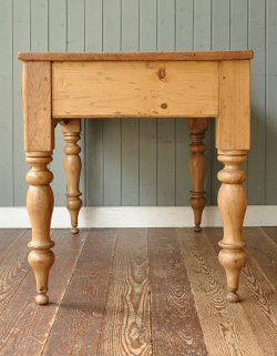 m-222-f アンティークテーブル