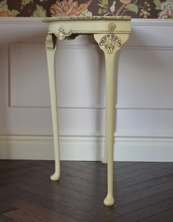 m-327-f アンティークコンソールテーブルの横