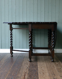 m-338-f アンティークゲートレッグテーブルの片開き・前