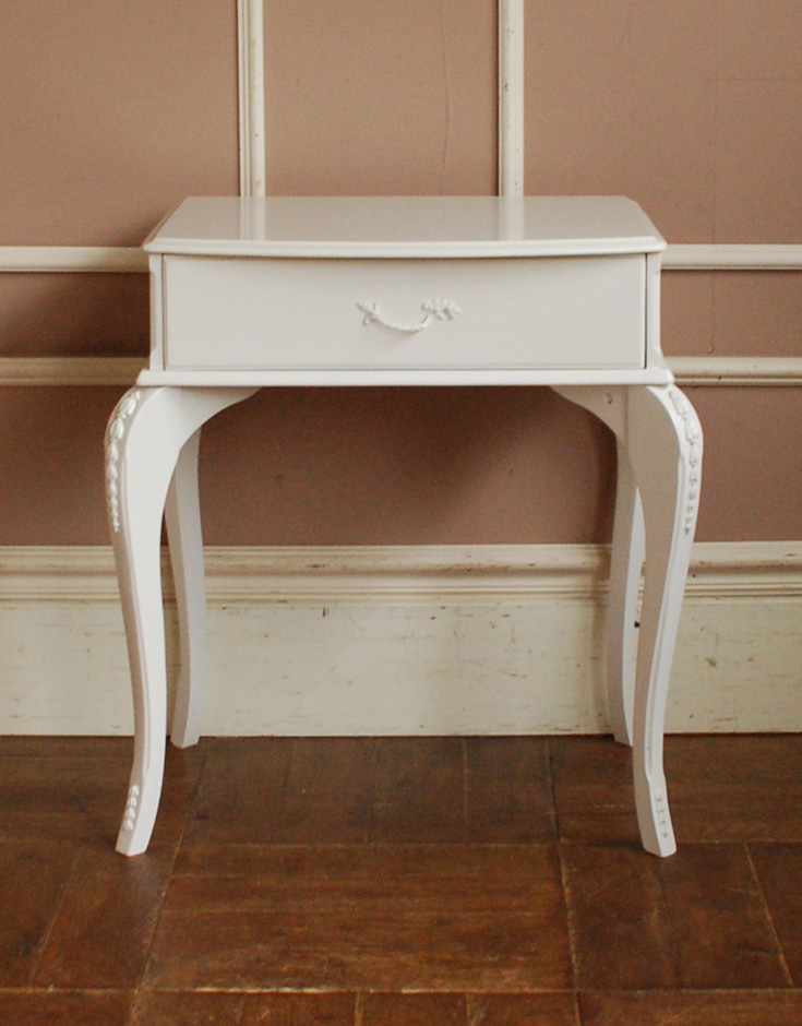 m-354-f アンティークナイトテーブルの前