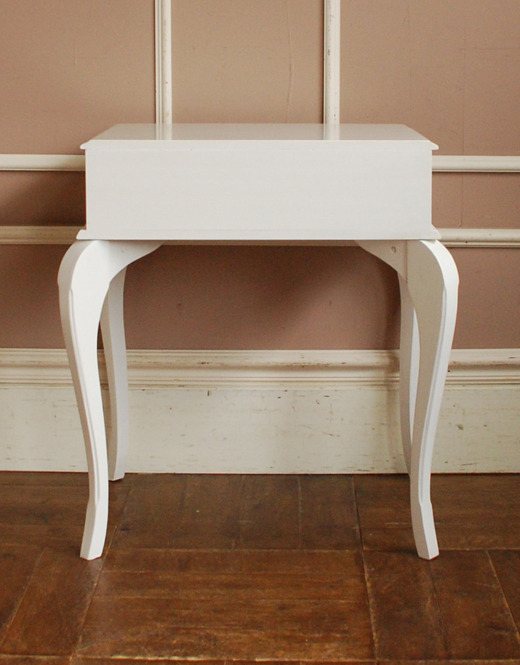 m-354-f アンティークナイトテーブルの後ろ