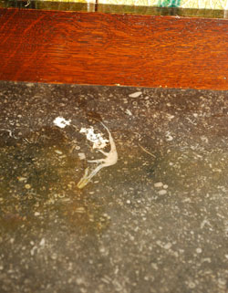 美しいタイルと天然石にうっとり
アンティーク　ウォッシュスタンド