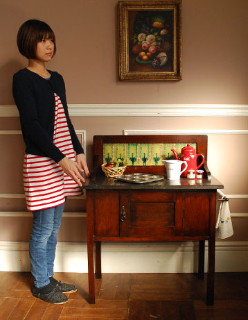 美しいタイルと天然石にうっとり
アンティーク　ウォッシュスタンド