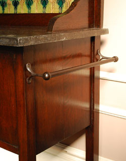 美しいタイルと天然石にうっとり
アンティーク　ウォッシュスタンド