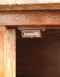 美しいタイルと天然石にうっとり
アンティーク　ウォッシュスタンド