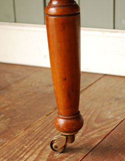 美しいタイルと天然石にうっとり
アンティーク　ウォッシュスタンド