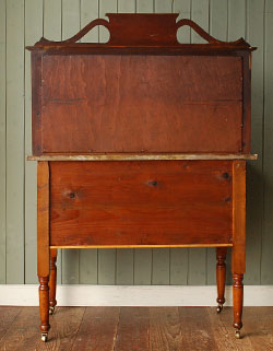 美しいタイルと天然石にうっとり
アンティーク　ウォッシュスタンド