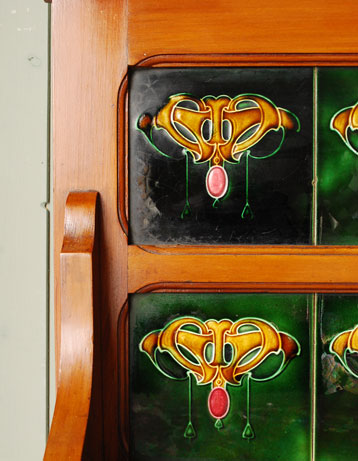 美しいタイルと天然石にうっとり
アンティーク　ウォッシュスタンド