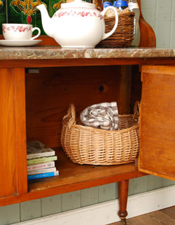 美しいタイルと天然石にうっとり
アンティーク　ウォッシュスタンド