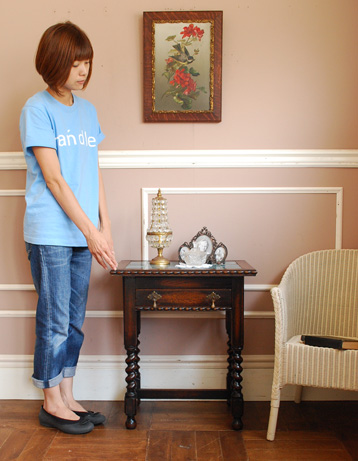 q-197-f アンティークサイドテーブル