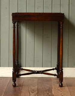 q-294-f アンティークオケージョナルテーブルの正面