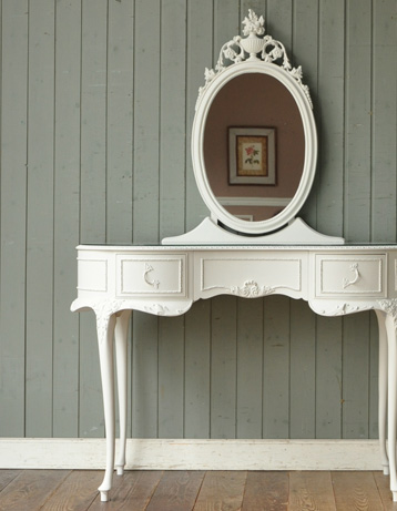 フランスのアンティーク家具、ホワイト色のドレッシングテーブル 