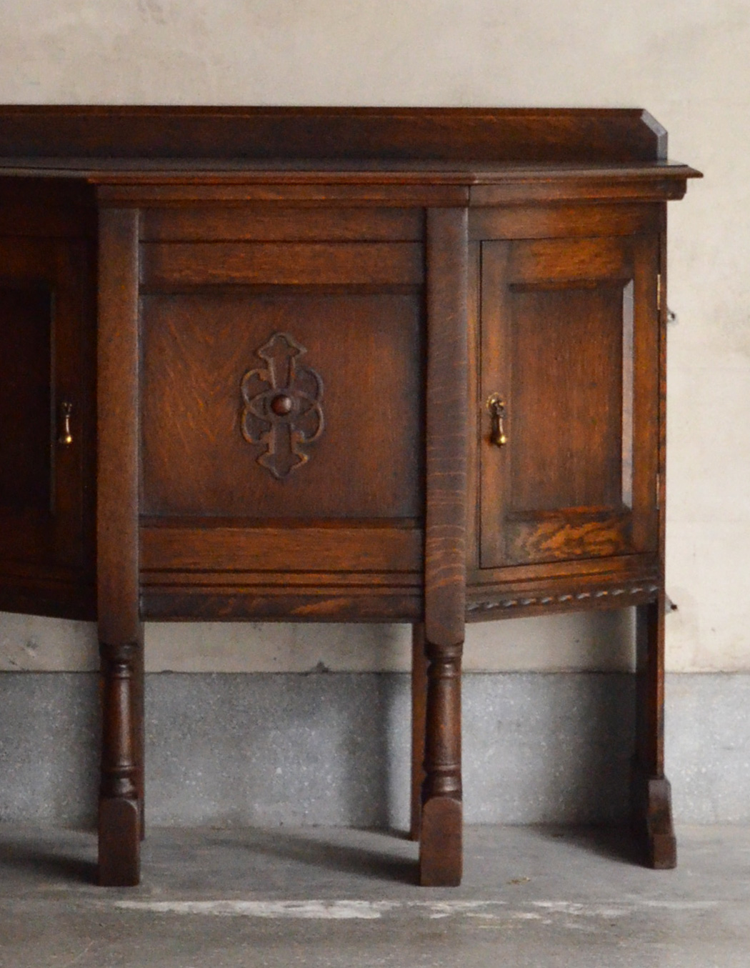 q-390-f アンティークチェアインデスクのアップ