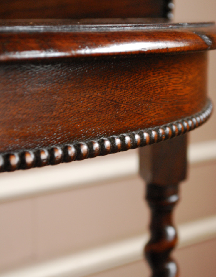 q-410-f アンティークオケージョナルテーブルの角