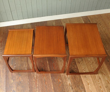 x-429-f アンティークのネストテーブル（G-plan）