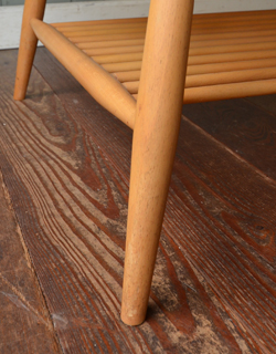 細いきれいな脚です。メンテナンスをしっかりしてるので安心してお使い頂けます。(x-448-f) x-448-f アンティークのアーコールコーヒーテーブル