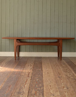 x-496-f アンティークコーヒーテーブル（G-plan）の正面