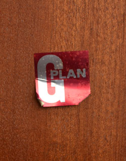 x-496-f アンティークコーヒーテーブル（G-plan）のタグ