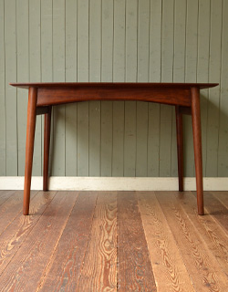 x-539-f アンティーク伸張式ダイニングテーブル（DALESCRAFT）の閉じたとき