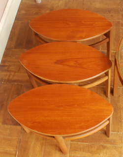 アンティークのテーブル　アンティーク家具　北欧スタイルのヴィンテージ家具、ネイサン社のネストテーブル。天板です。(x-550-f)