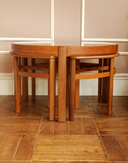 アンティークのテーブル　アンティーク家具　北欧スタイルのヴィンテージ家具、ネイサン社のネストテーブル。メンテナンスしていますので、届いたその日からお使いいただけます。(x-550-f)