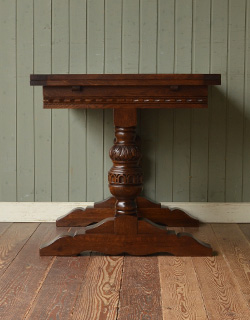 オールドチャーム　アンティーク風　英国スタイルのアンティーク風家具、オールドチャームのドローリーフテーブル（伸張式）。サイドから見るとこんな感じです。(y-129-f)
