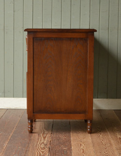 アンティーク風の家具　アンティーク風　品のあるお洒落な英国アンティーク風のデスク（学習机）。スッキリとしていて、カッコイイです。(y-130-f)