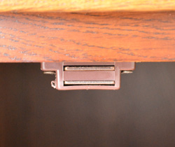 オールドチャーム　アンティーク風　英国スタイルのアンティーク風家具、オールドチャームのオシャレなデスク。扉にはマグネットがついています。(y-132-f)