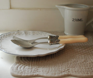 ダイニング雑貨　インテリア雑貨　コントワール・ド・ファミーユのブラッスリー フォーク。白いお皿がよく似合うカトラリー。(CF-25)