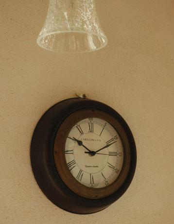 ミラー・時計　インテリア雑貨　コントワール・ド・ファミーユのウォールクロック。いかにも外国のお家で使われていそうな雰囲気です。(CF-66)
