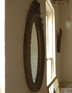 コントワールドファミーユ　インテリア雑貨　トップのリボンが可愛いウォールミラー（壁掛け鏡）。玄関、寝室、ラバトリーなど・・華やかにしてくれます！。(CF-72)