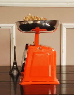 キッチン雑貨　インテリア雑貨　キッチンスケール（オレンジ・1kg）。安定感があって使いやすいです。(n4-009)