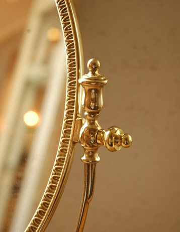 ミラー・時計　インテリア雑貨　真鍮置き型ミラー＊オーバル。細部まで繊細で美しいデザインです。(n8-005)