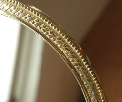 ミラー・時計　インテリア雑貨　真鍮置き型ミラー＊丸型。縁にも細かい装飾がたっぷりと。(n8-001)