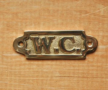 洗面・トイレ　住宅用パーツ　真鍮サインプレート　トイレットプレート （W.C.）。アンティークとの相性もバッチリなデザイン。(sa-001)