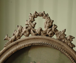 コントワールドファミーユ　インテリア雑貨　コントワール・ド・ファミーユのフォトフレーム （レ・カメエ・2個セット）。ティアラのような美しい装飾。(cf-125)