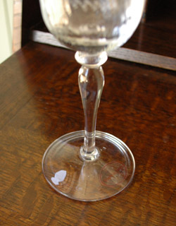 コントワールドファミーユ　インテリア雑貨　コントワール・ド・ファミーユのワイングラス （フリソン）。脚は安定感があり、デザインもスッキリとした美しい形です。(cf-193)