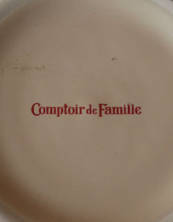 ダイニング雑貨　インテリア雑貨　コントワール・ド・ファミーユのカフェオレボウル（パリトゥジュール）。底に「コントワール・ドゥ・ファミーユ」のロゴが入っています。(cf-432)