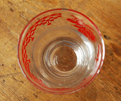 コントワールドファミーユ　インテリア雑貨　コントワール・ド・ファミーユのジュースグラス（ダミエルージュ）。内側から見ても綺麗な装飾。(cf-451)