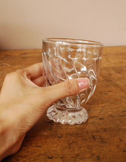 コントワールドファミーユ　インテリア雑貨　コントワール・ド・ファミーユのトルサードグラス（セシル）。グラスと言って硬くならずに、気軽に普段遣い出来るデザイン。(cf-453)