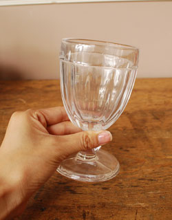 ダイニング雑貨　インテリア雑貨　コントワール・ド・ファミーユのステムグラス（マリエット）。グラスと言って硬くならずに、気軽に普段遣い出来るデザイン。(cf-454)
