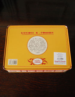 コントワールドファミーユ　インテリア雑貨　コントワール・ド・ファミーユのティン缶（レクタングル）。裏はこんな感じです。(cf-514)