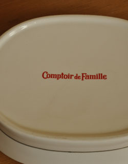 その他インテリア雑貨　インテリア雑貨　コントワール・ド・ファミーユソープディッシュ、フランス雑貨石鹸置き。底に「コントワール・ドゥ・ファミーユ」のロゴが入っています。(cf-530)